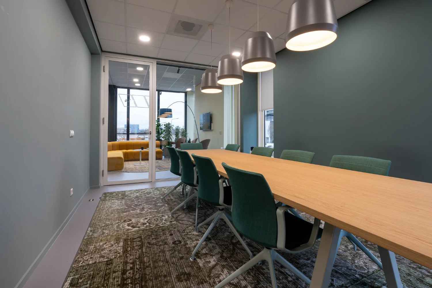 Private Office vs Coworking Space: Which One Do You Really Need?